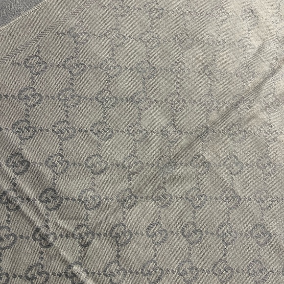 Gucci gray & beige scarf - Picture 5 of 6